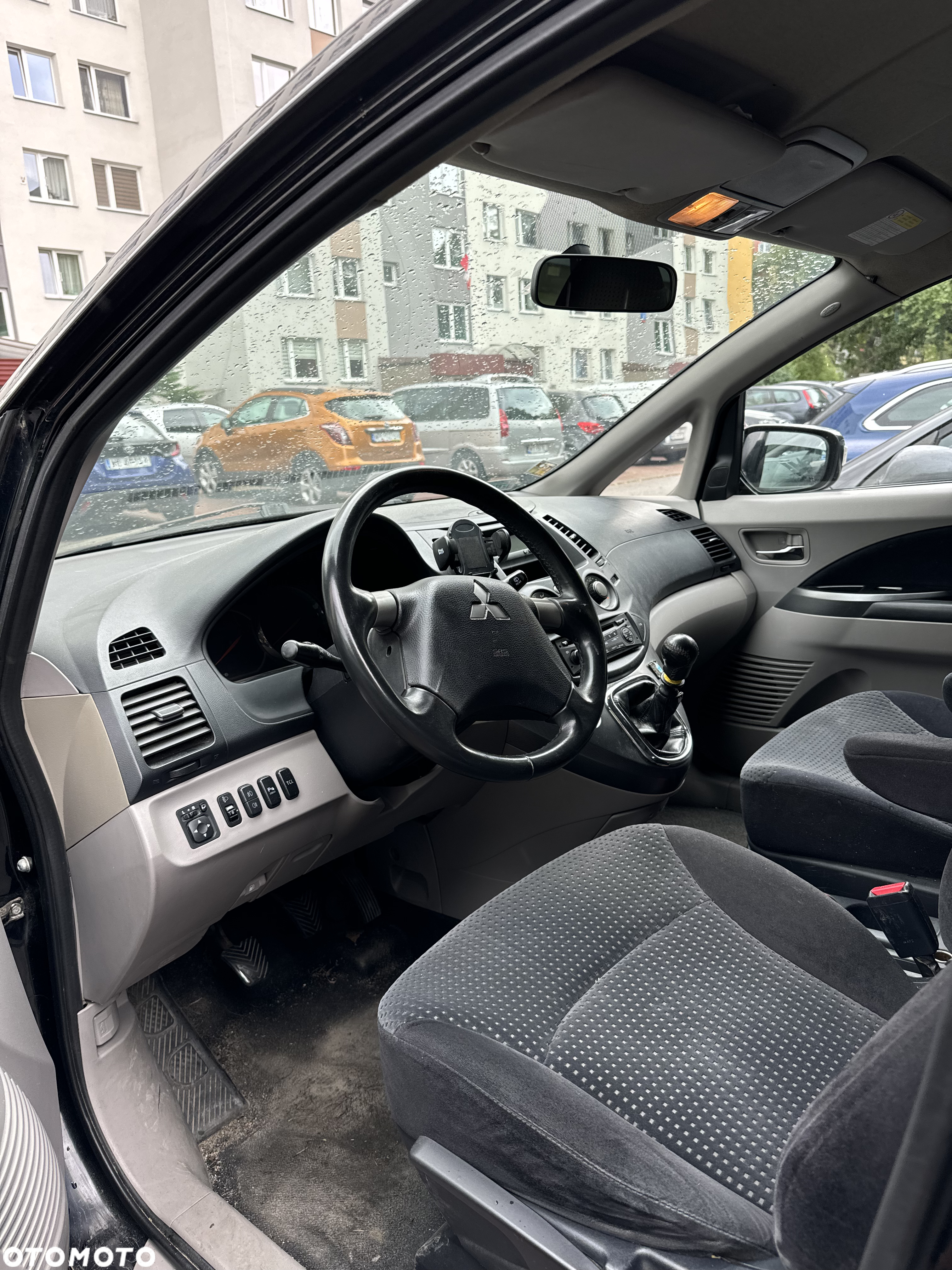 Mitsubishi Grandis - 9
