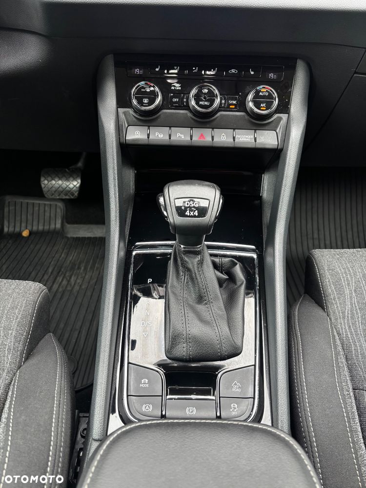 Skoda Karoq 1.5 TSI ACT 4x4 Style DSG - 14
