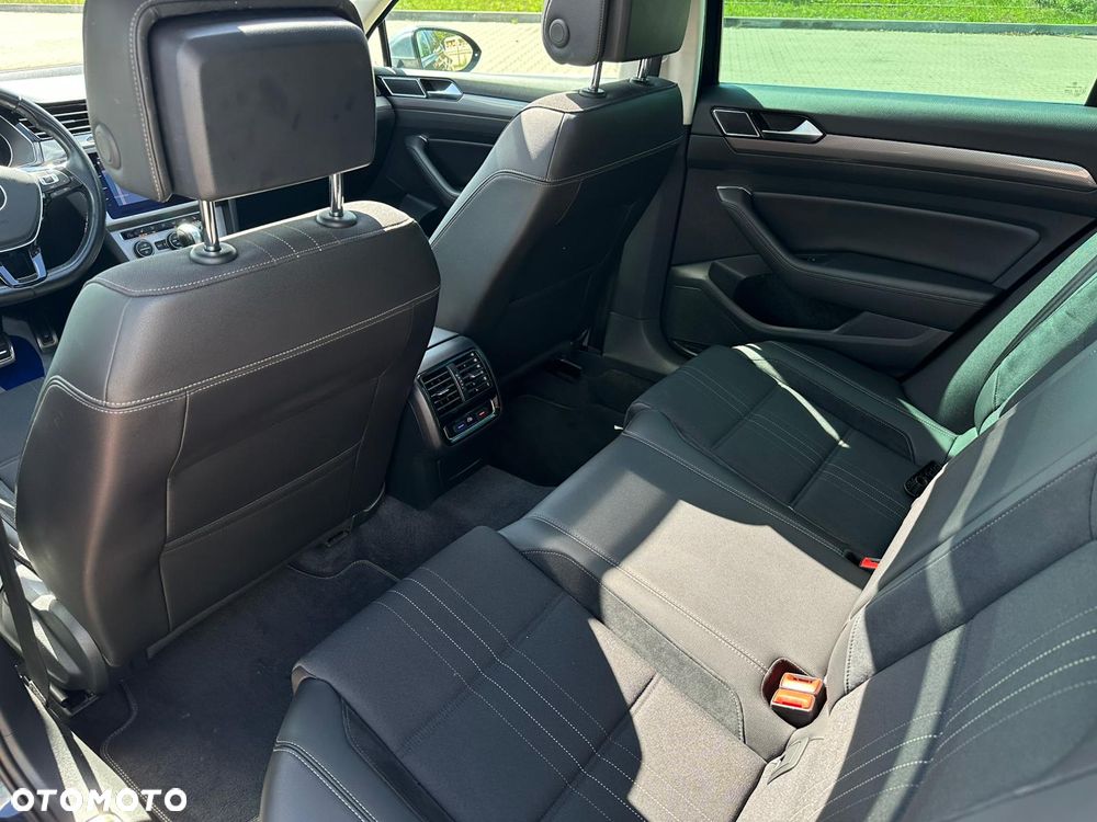 Volkswagen Passat Alltrack 2.0 TDI SCR DSG 4Motion - 19