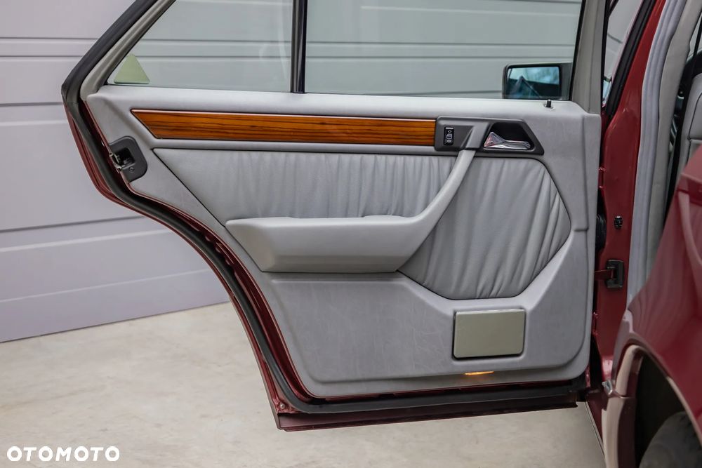 Mercedes-Benz Klasa E - 29