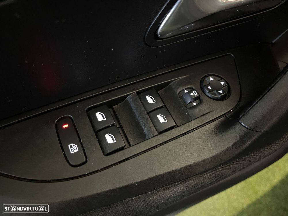 Peugeot e-2008 50 kWh Style - 28