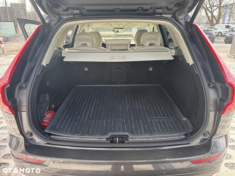 Volvo XC 60 B4 D Plus Bright - 19