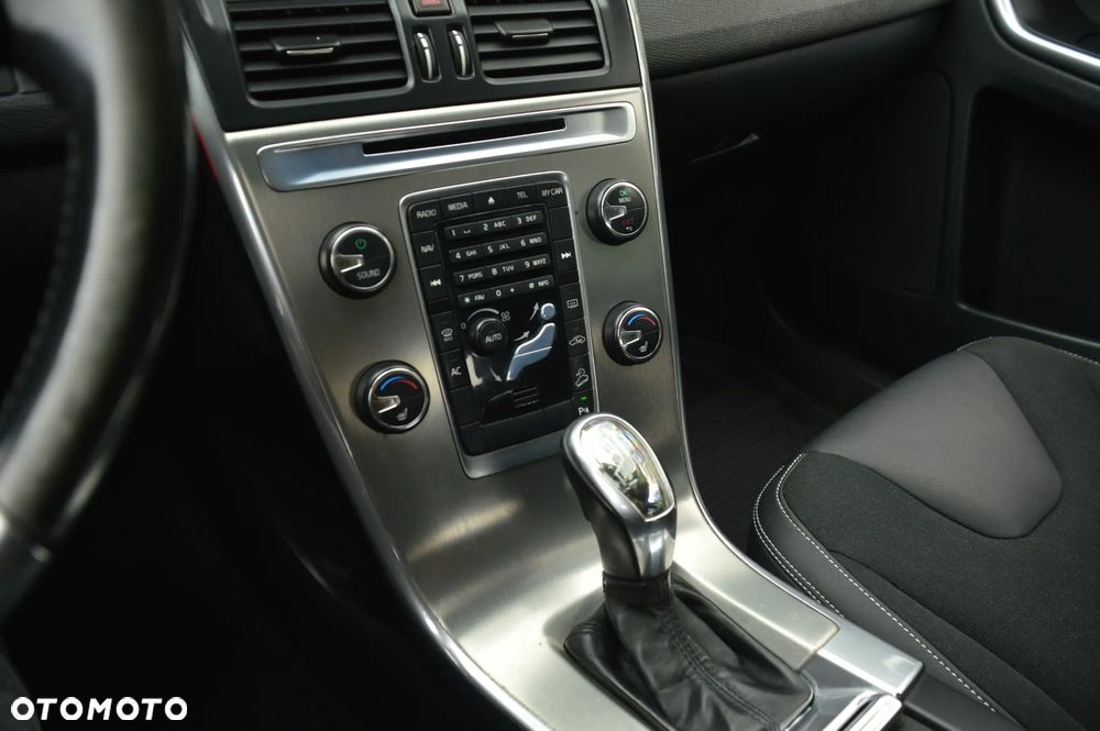 Volvo XC 60 D4 AWD Geartronic Momentum - 11