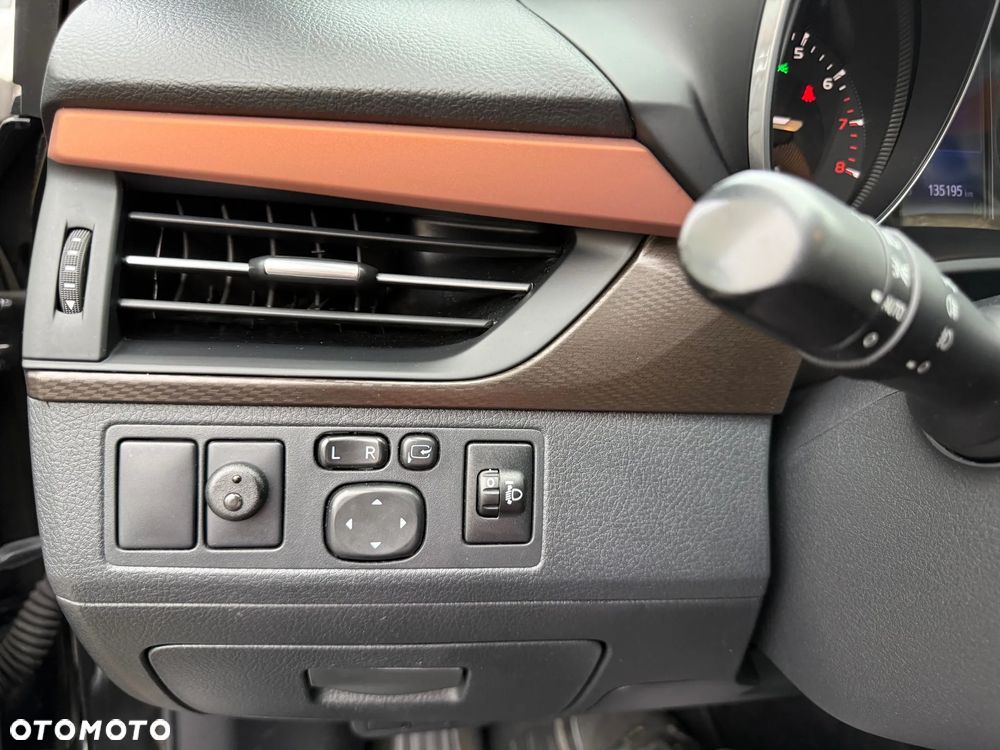 Toyota Avensis 2.0 Multidrive S Executive - 18