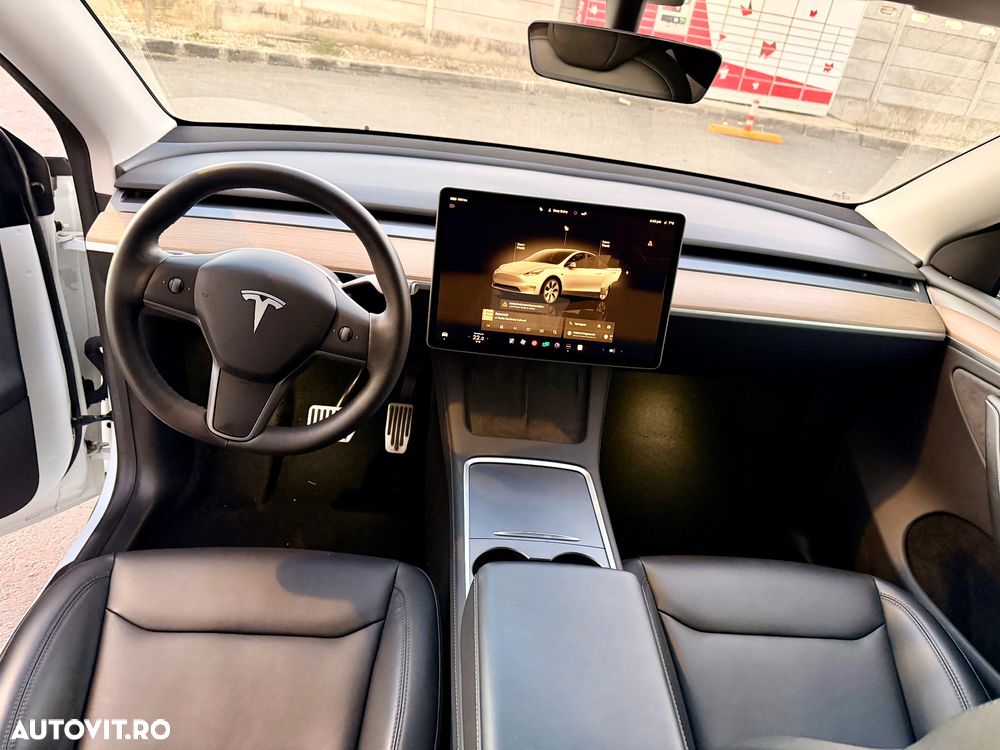 Tesla Model Y - 7
