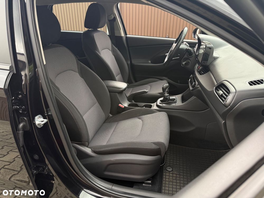 Hyundai i30 1.5 DPI Classic + - 5