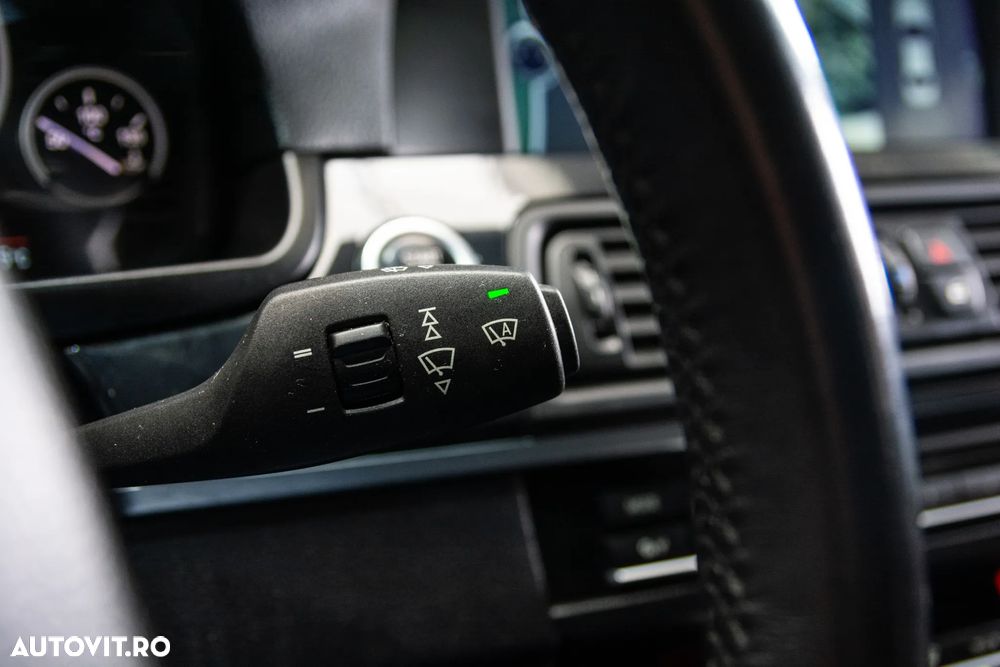 BMW Seria 5 525d xDrive - 22