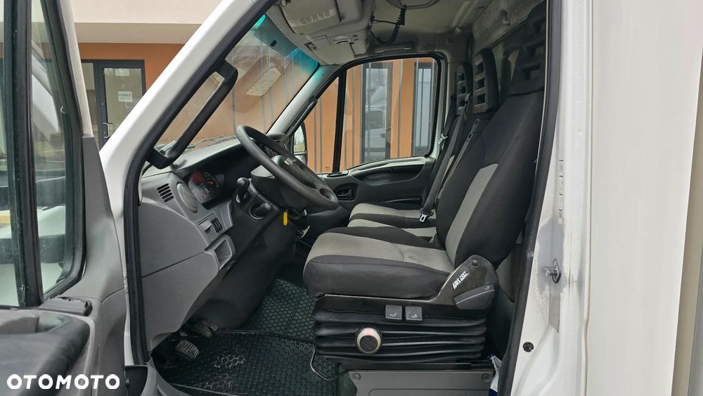 Iveco IVECO DAILY 70C17 3.0 170KM DMC 7T ❗❗ THERMO KING V-500 MAXX / MROŹNIA / GRZANIE / +25  -25 / ZASILANIE ZEWNĘTRZNE 230V / ZABUDOWA IGLOOCAR 10 EP / GRUBA ŚCIANA / WINDA DHOLLANDIA 1000KG / ŁADOWNOŚĆ 3200KG❗❗ - 25