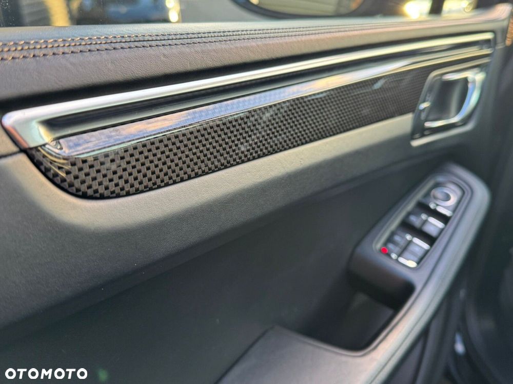 Porsche Macan Turbo - 13