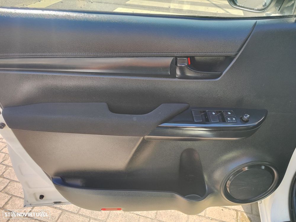Toyota Hilux 2.4 D-4D 2WD CD CM - 11