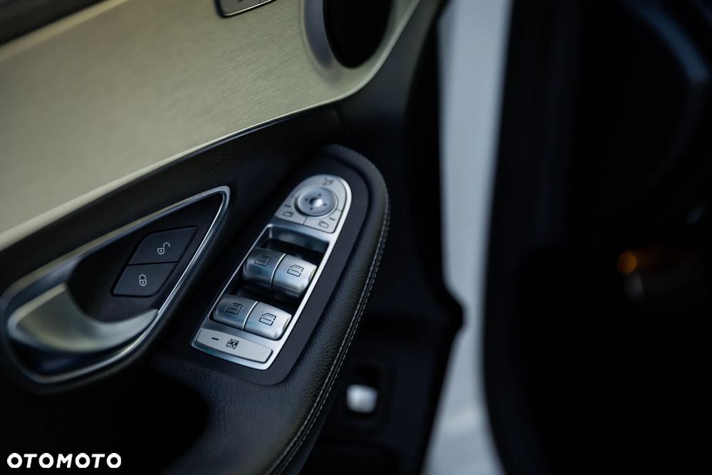 Mercedes-Benz Klasa C 200 4-Matic 9G-TRONIC - 8