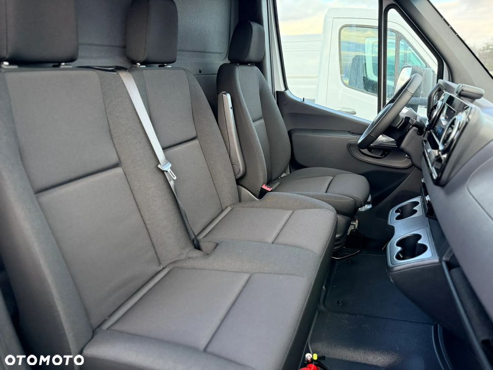 Mercedes-Benz Sprinter - 13