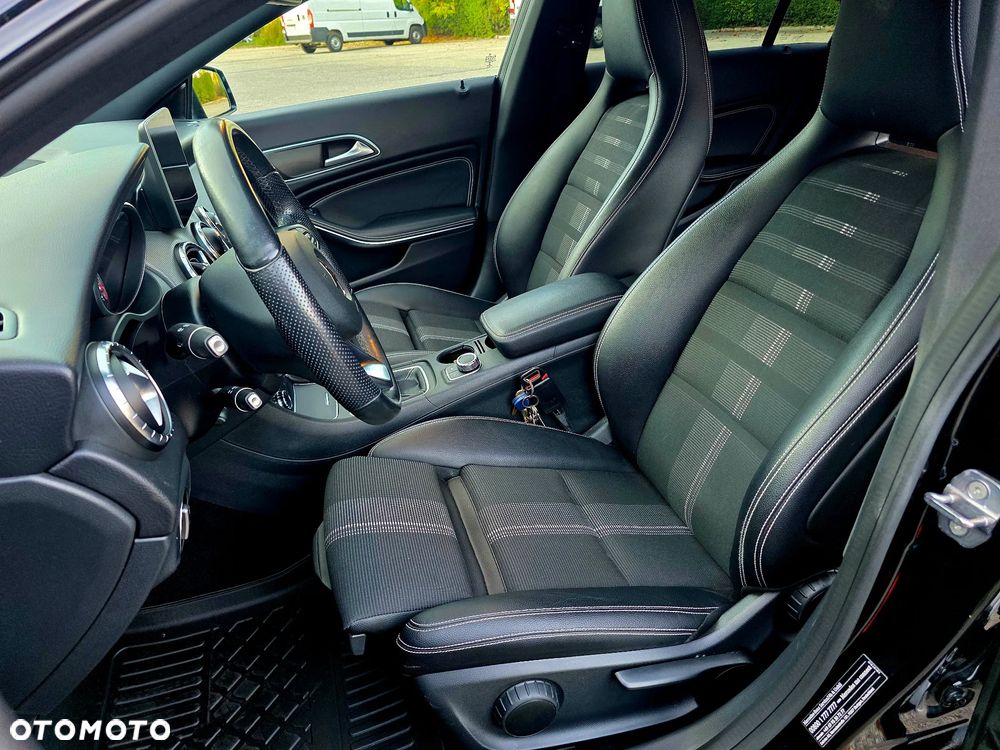 Mercedes-Benz CLA 200 Urban - 18
