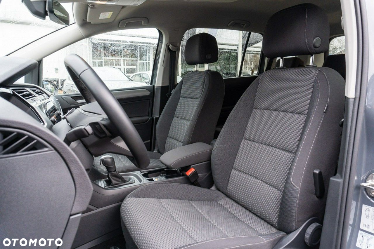 Volkswagen Touran - 11