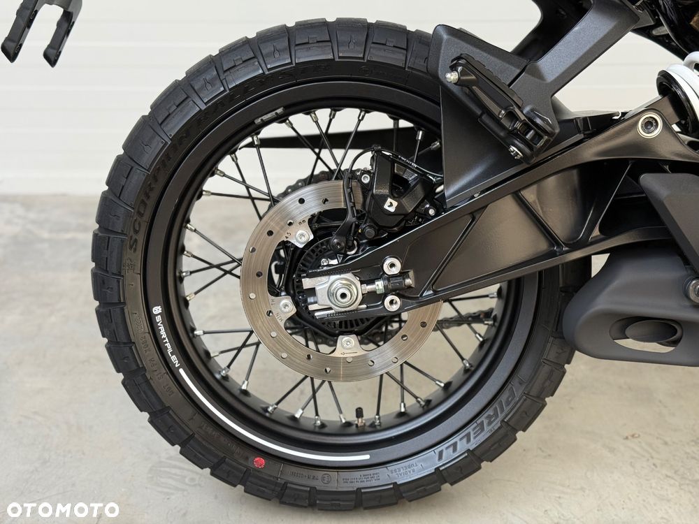 Husqvarna Svartpilen - 14