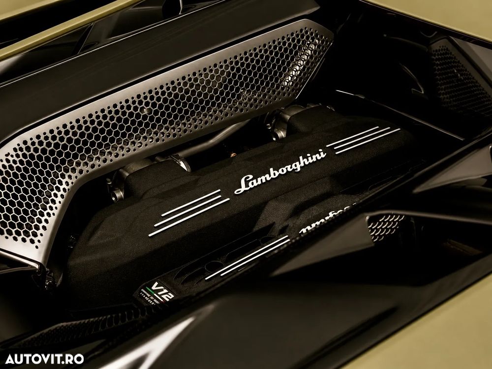 Lamborghini Revuelto - 9