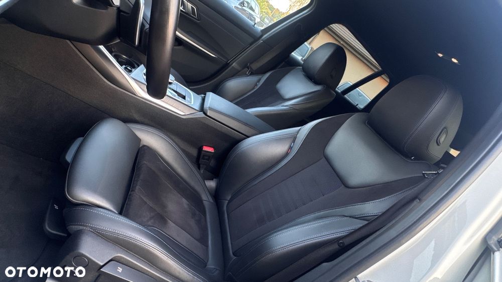 BMW Seria 3 330e M Sport - 10