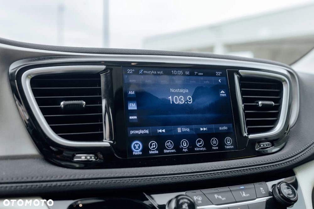 Chrysler Pacifica - 16