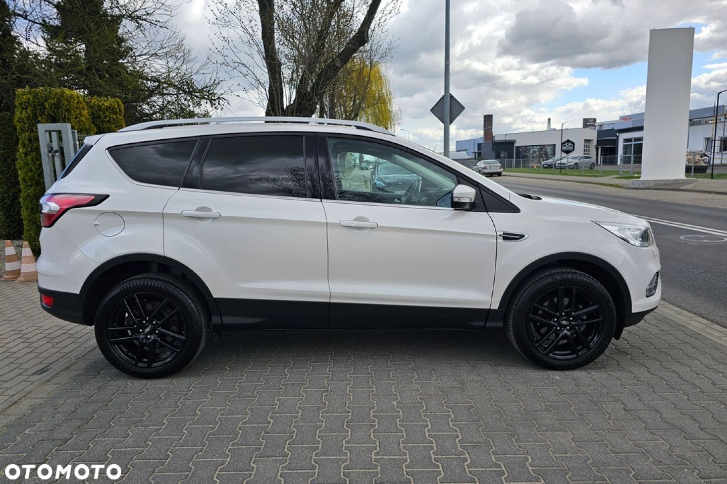 Ford Kuga - 12