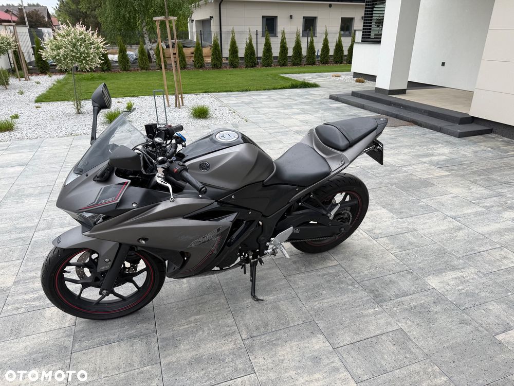 Yamaha R3 - 1