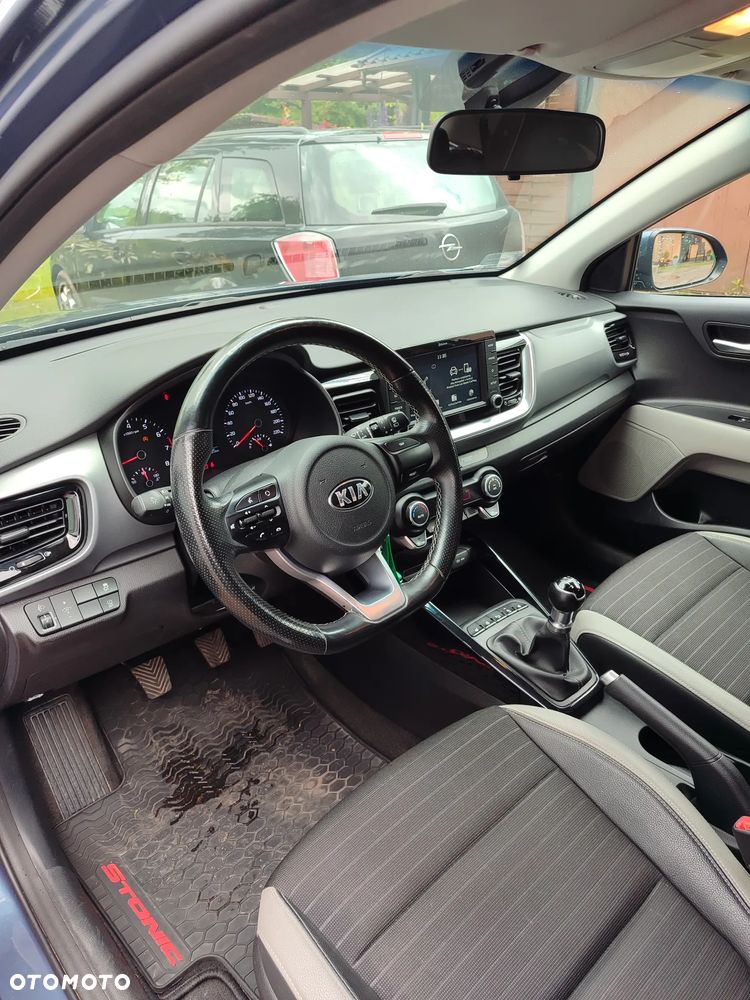 Kia Stonic 1.2 L - 6