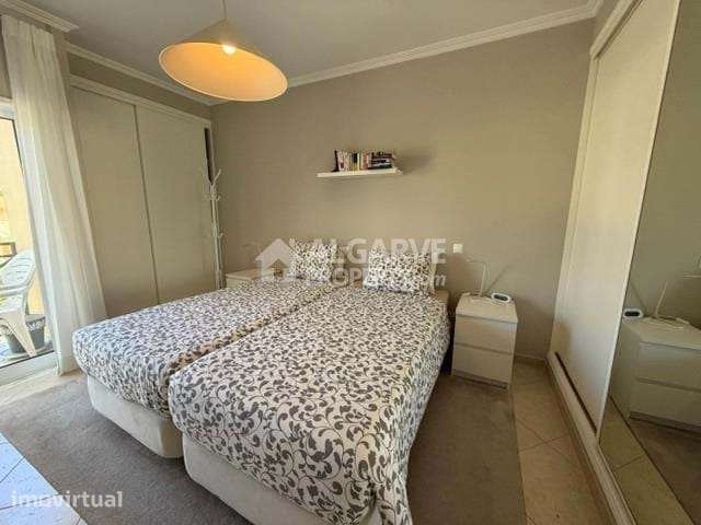 Apartamento T2 renovado dentro do campo de golfe e a 5 min. da marina - Grande imagem: 4/24