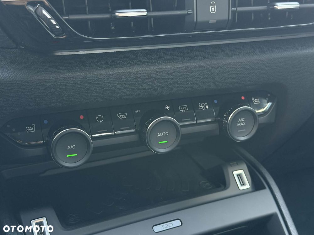 Citroën C4X 1.2 mHEV Max eDCT6 - 12