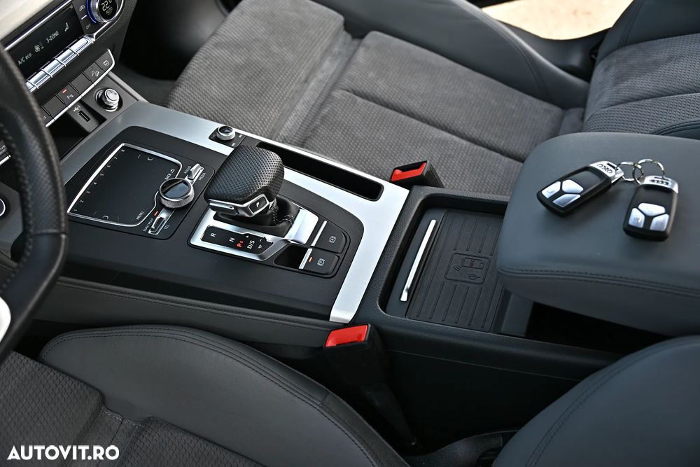 Audi Q5 55 TFSIe quattro S tronic S line business - 37