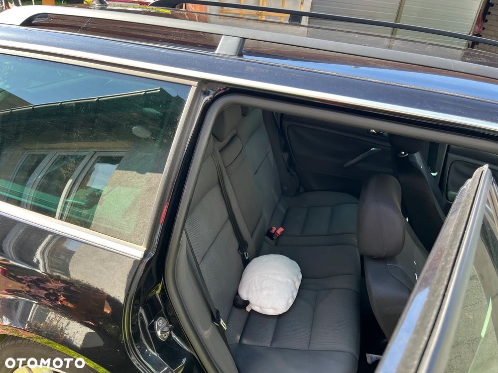 Volkswagen Passat 1.9 TDI Highline - 23
