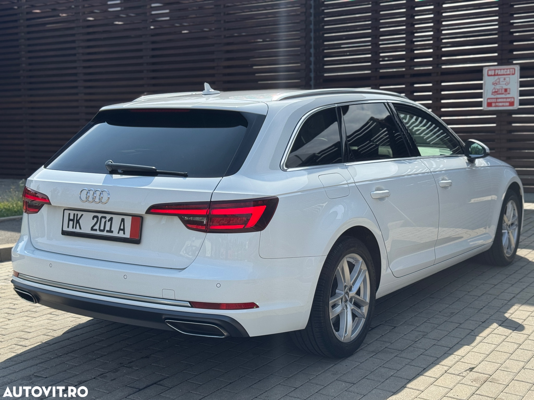 Audi A4 Avant 2.0 40 TDI S tronic S Line - 4