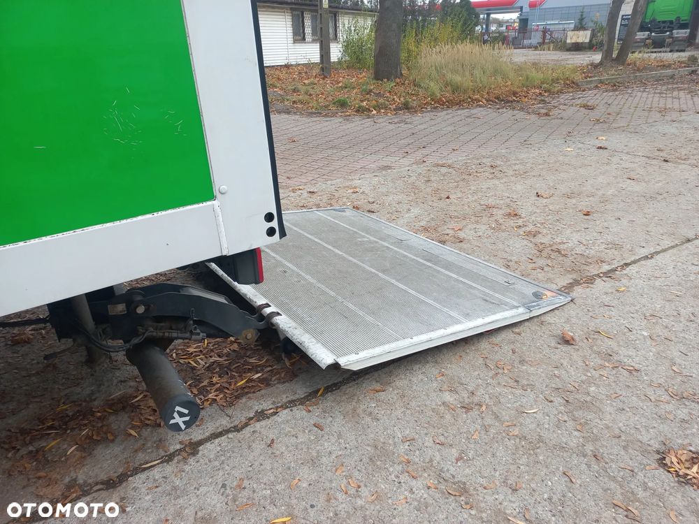 Zabudowa kontener + winda  Iveco Daily - 7