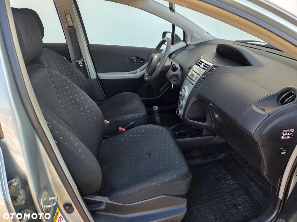 Toyota Yaris - 15