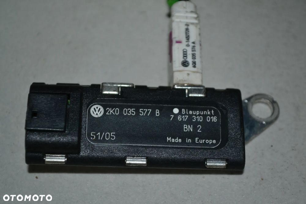 VW CADDY WZMACNIACZ ANTENOWY 2K0035577B PRZEWÓD 2K1971650 KPL - 2