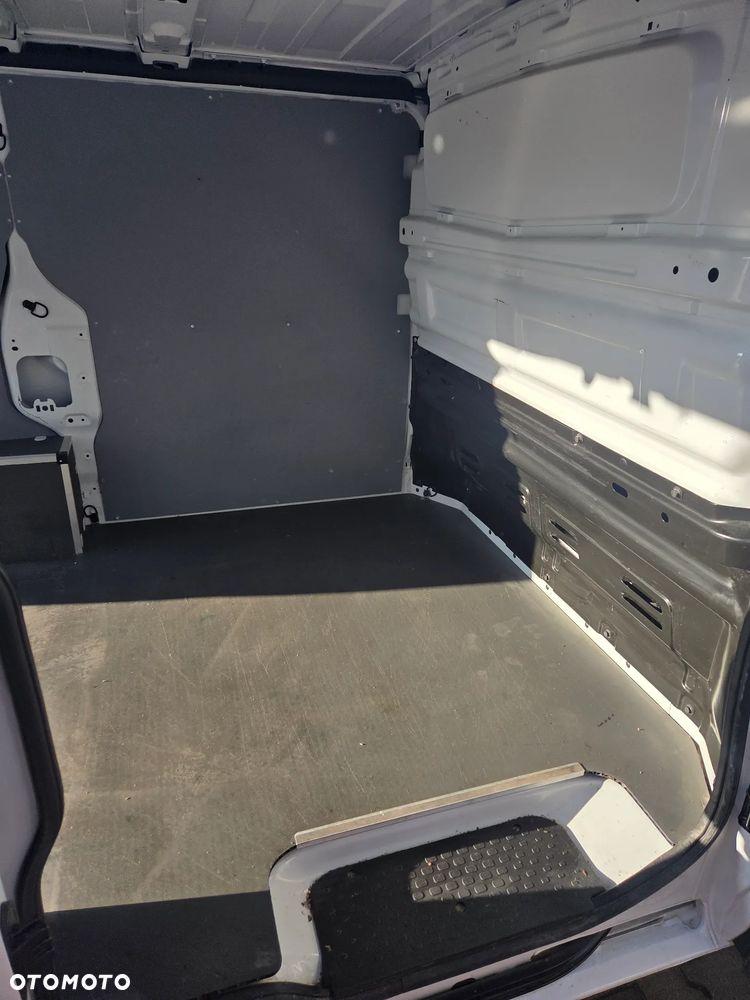 Renault Trafic - 16