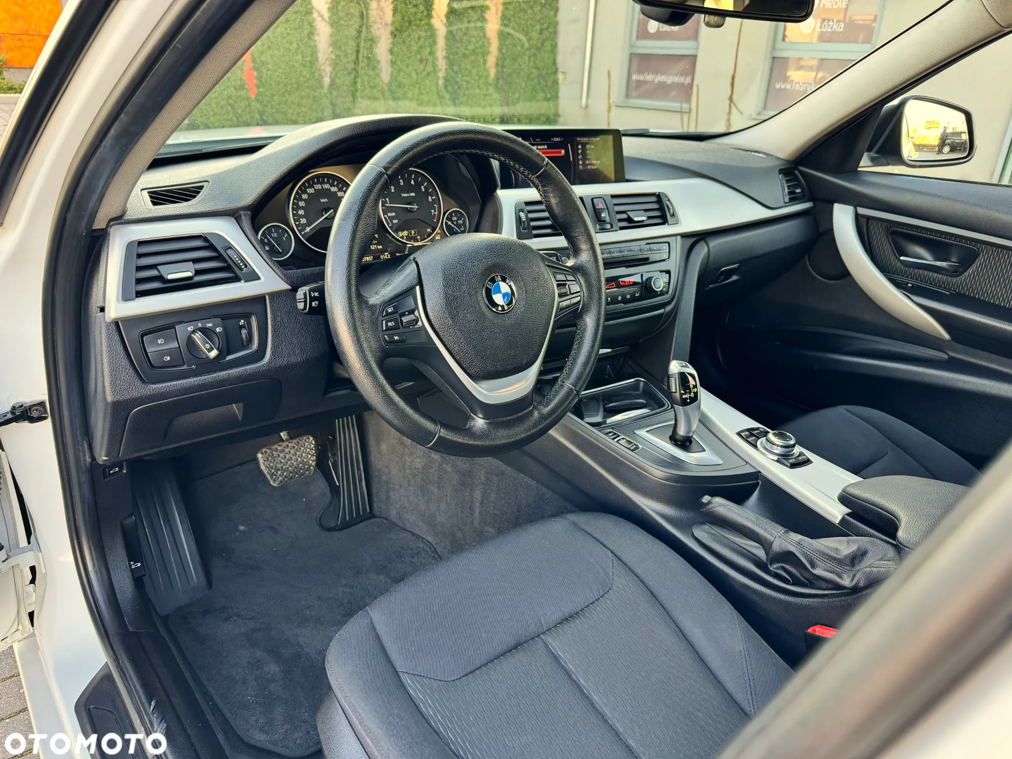 BMW Seria 3 320i Touring xDrive - 16