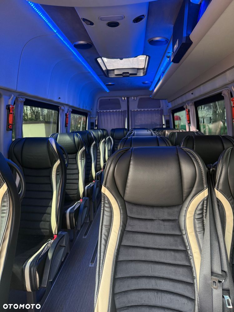 Mercedes-Benz 516 - 11