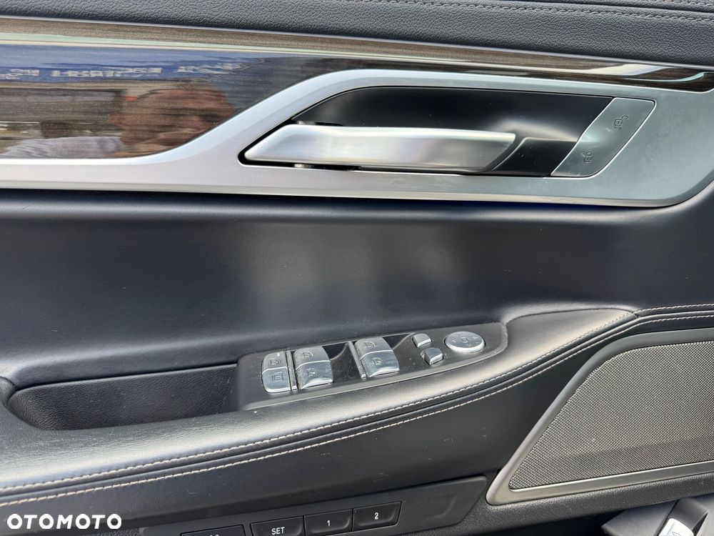 BMW Seria 7 740Li - 22