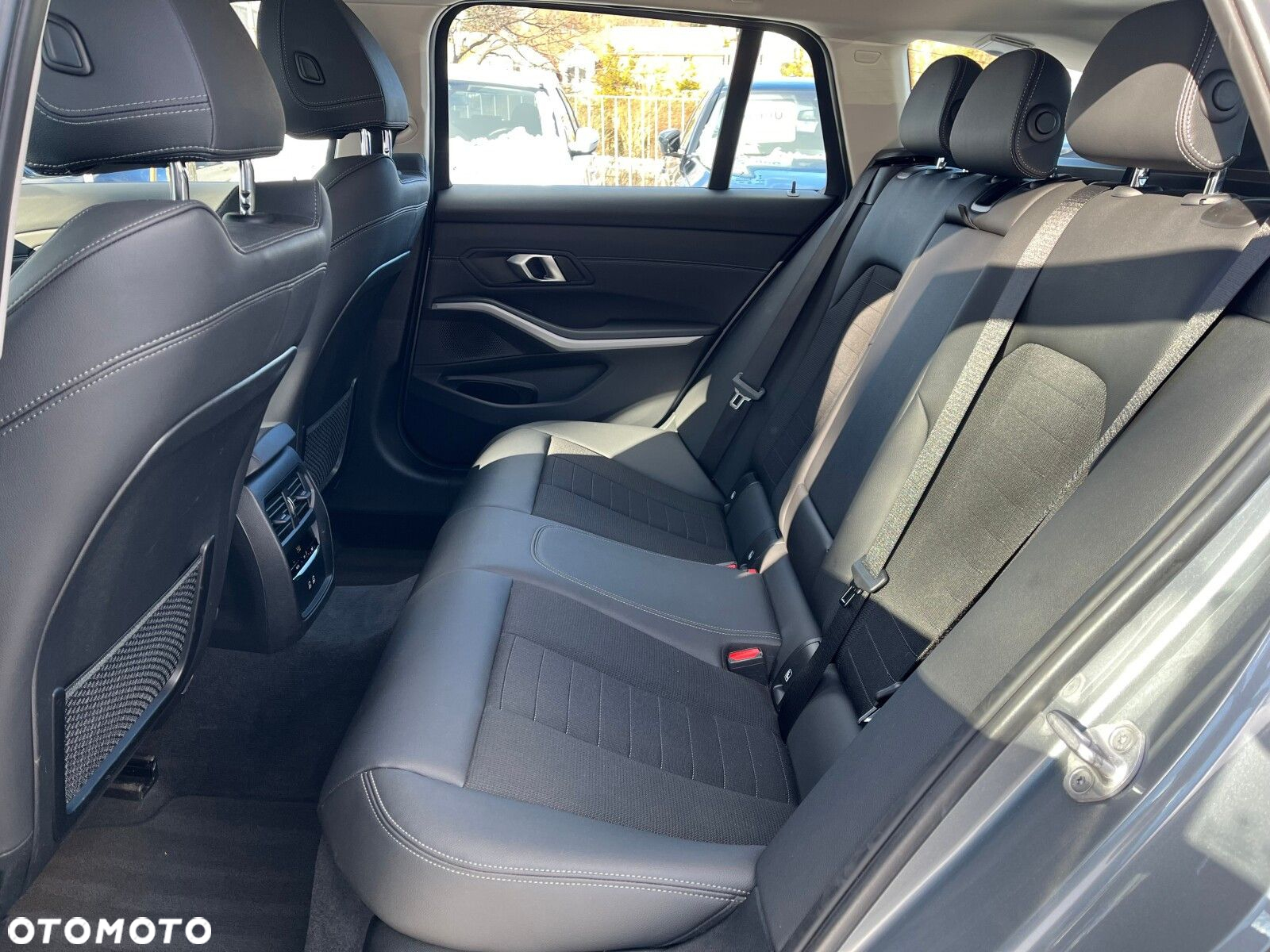 BMW Seria 3 318i - 23