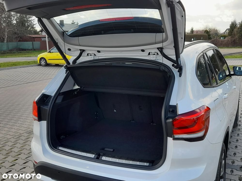 BMW X1 sDrive20i GPF - 6
