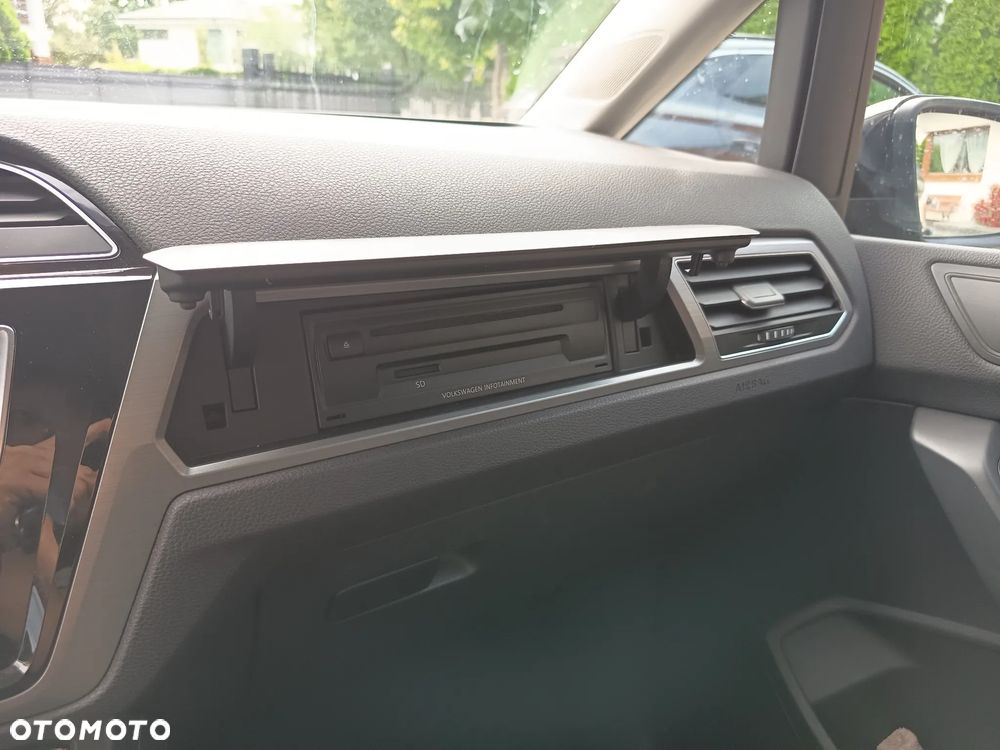 Volkswagen Touran - 11