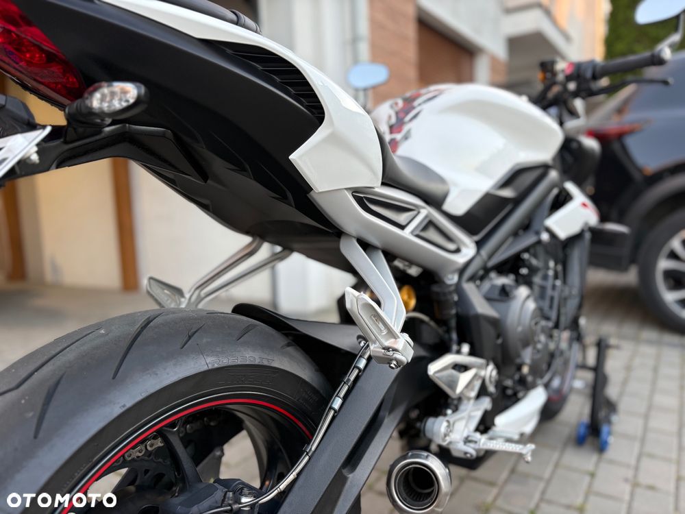 Triumph Street Triple - 11