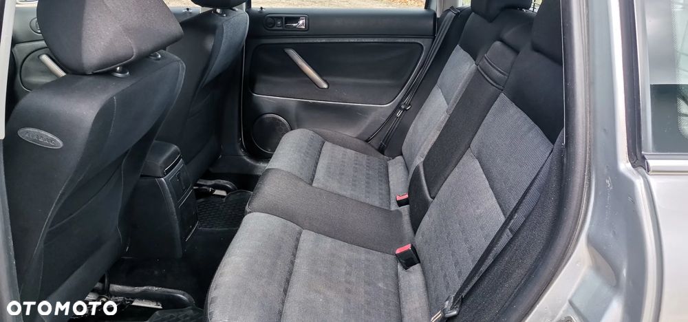 Volkswagen Passat 1.8T Trendline - 8