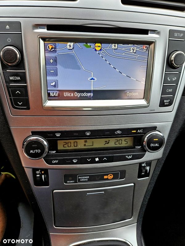 Toyota Avensis 2.0 D-4D Premium - 25