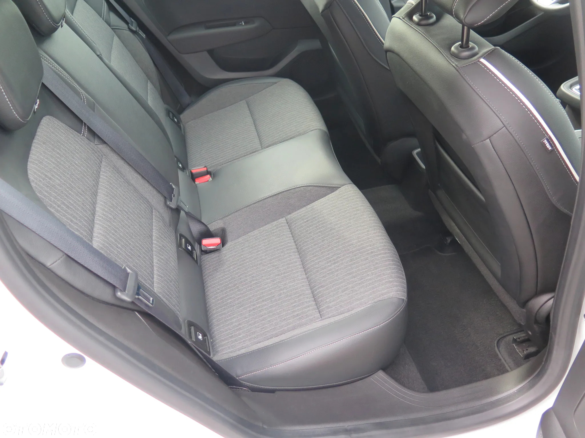 Renault Clio 1.0 TCe Zen - 32