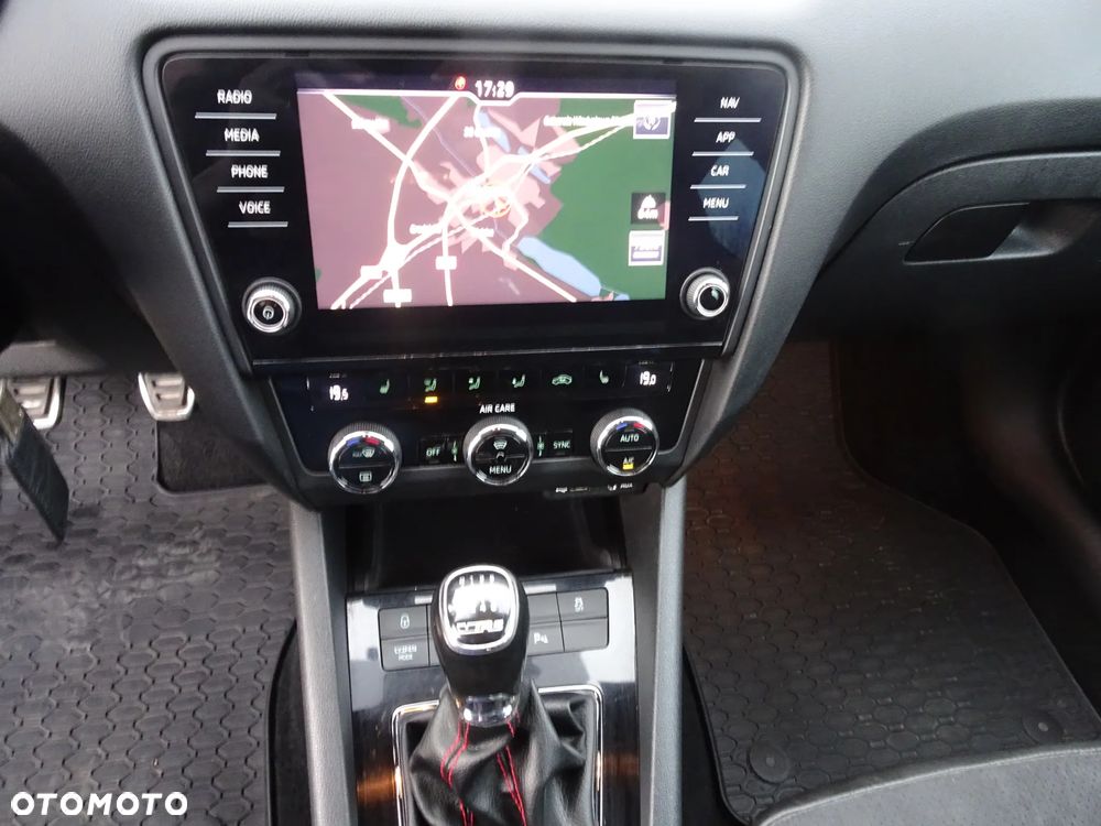 Skoda Octavia 2.0 TSI RS - 15