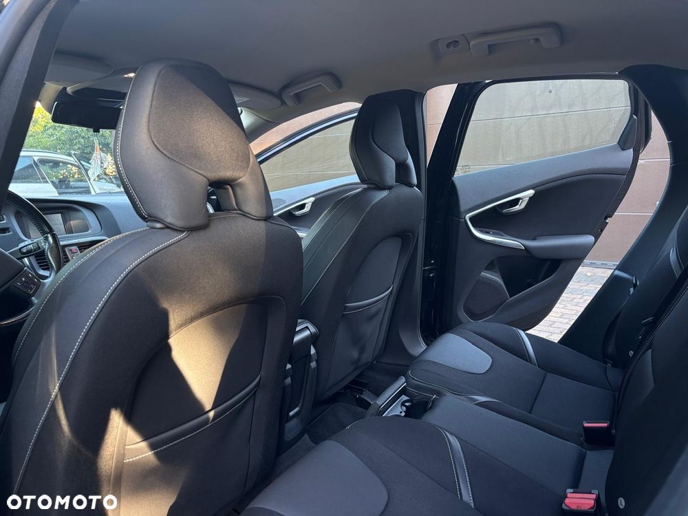 Volvo V40 D4 Momentum - 14
