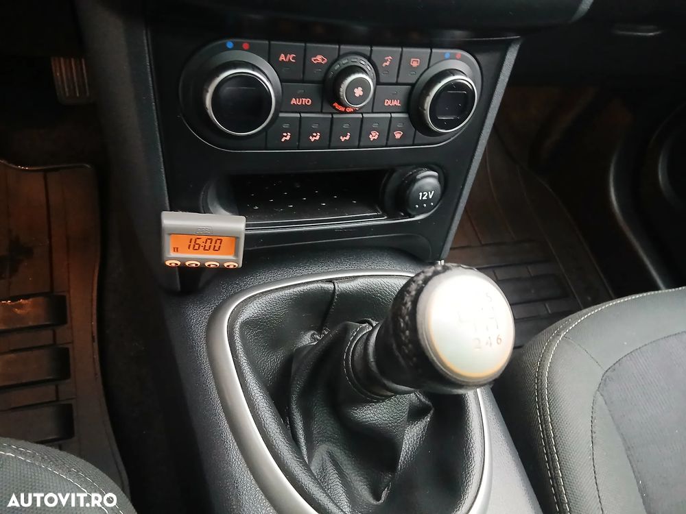 Nissan Qashqai 1.6 dCi DPF 4x4 Start/Stop acenta - 11