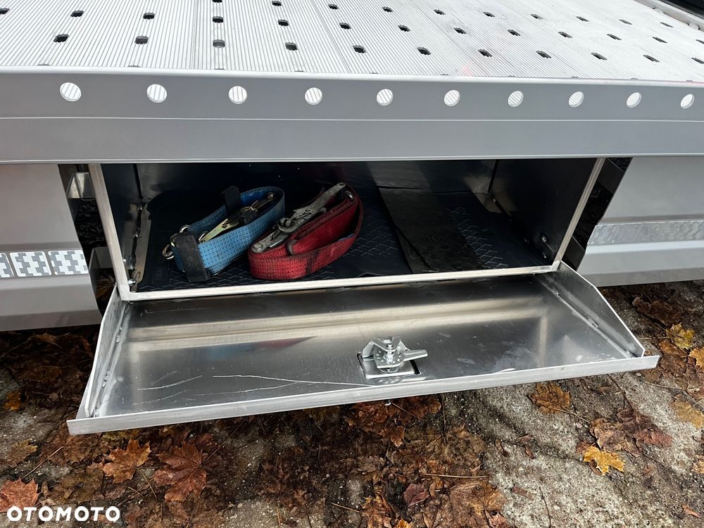 Mercedes-Benz Sprinter - 23