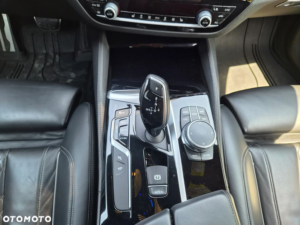 BMW Seria 5 530i xDrive M Sport sport - 11