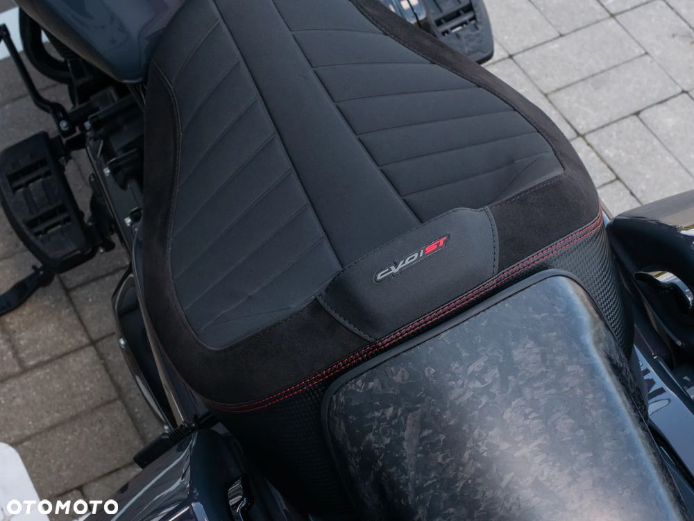 Harley-Davidson CVO Street Glide - 8